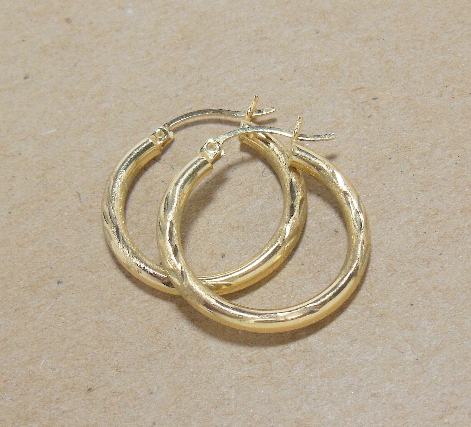 Large Vintage 10k Yellow Gold Etched Design Full Hoop Earrings 1.1 G * Not Scrap