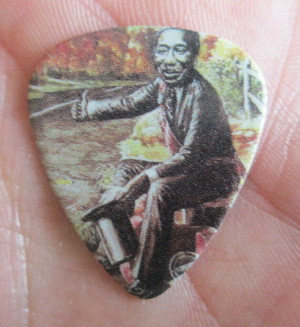 Muddy Waters Collectors Guitar Pick - 'thumbing Back To The Delta' Caricature