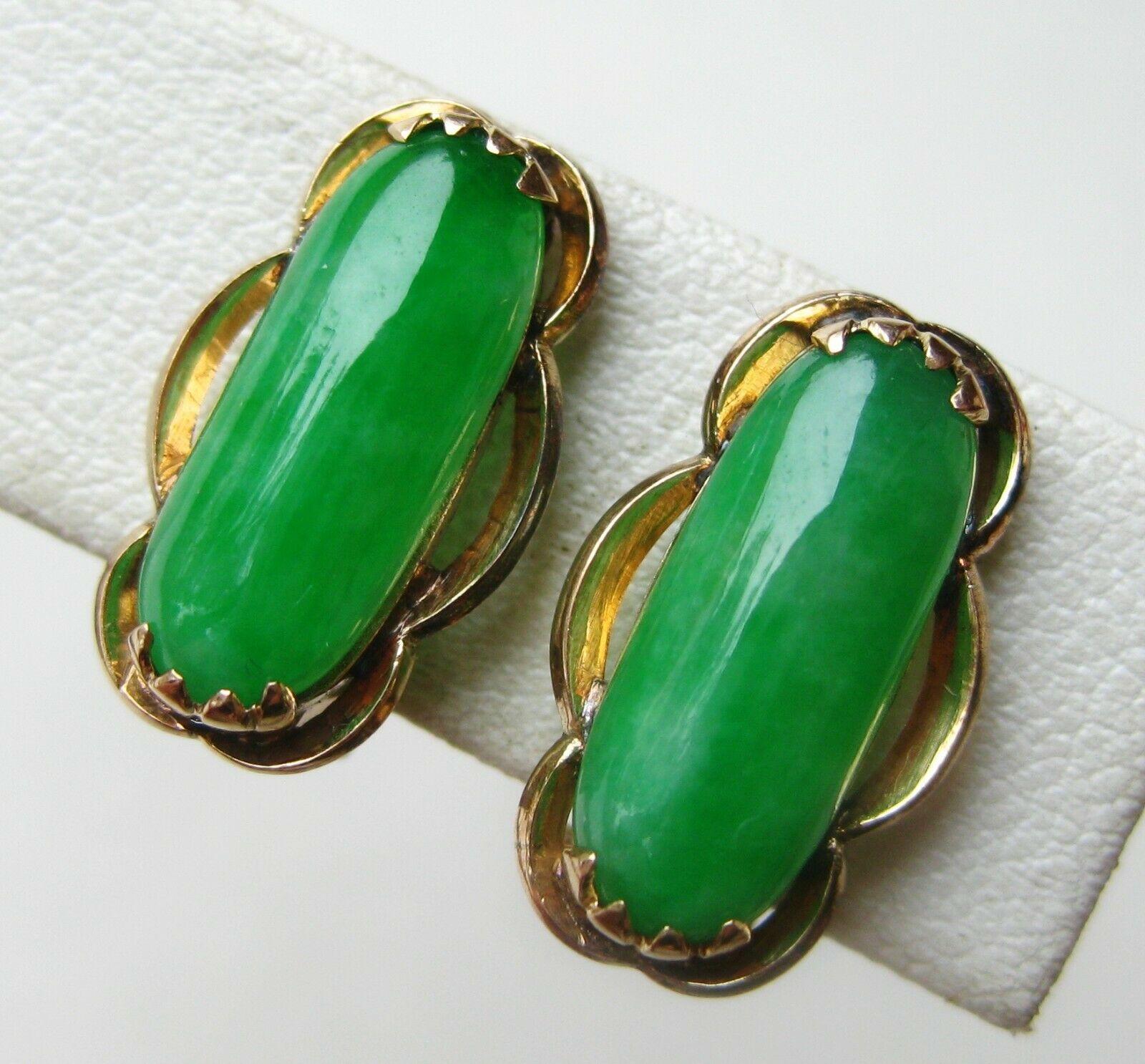 Fine Vintage Chinese Green Apple Jade 14k Gold Clip Gemstone Earrings